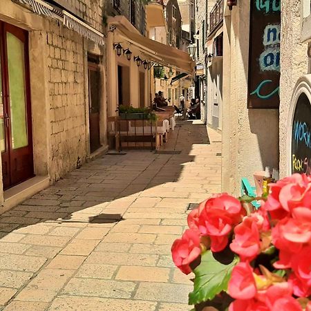 Apartment Tica Omis Exterior photo