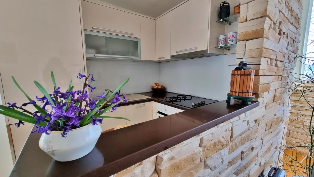 Apartment Tica Omis Exterior photo